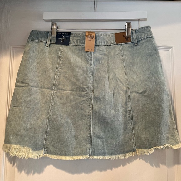 NWT American Eagle AE Light Wash Fringe Denim Button Skirt - Picture 4 of 9